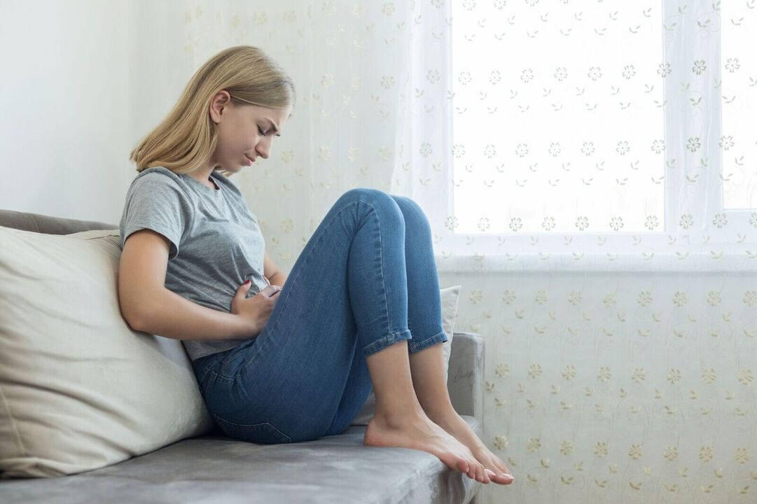 Dolor abdominal debido a lombrices.
